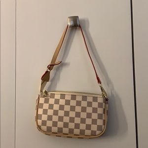 Handbag with short and long strap included